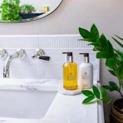 MOLTON BROWN Flora Luminare Hand Lotion -Molton Brown 1423010 MOLTON BROWN Flora Luminare Hand Lotion 300 ml.bd516c0b