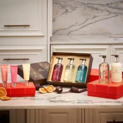 Molton Brown Floral & Aromatic Hand Care Collection -Molton Brown MBC23010 uk Floral Aromatic Hand Care Collection image 05