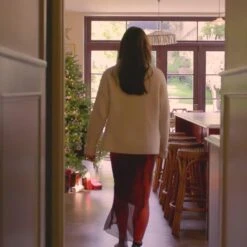 Molton Brown Marvellous Mandarin & Spice Festive Bauble -Molton Brown NEB23323 uk Marvellous Mandarin Spice BSG Bauble video 01