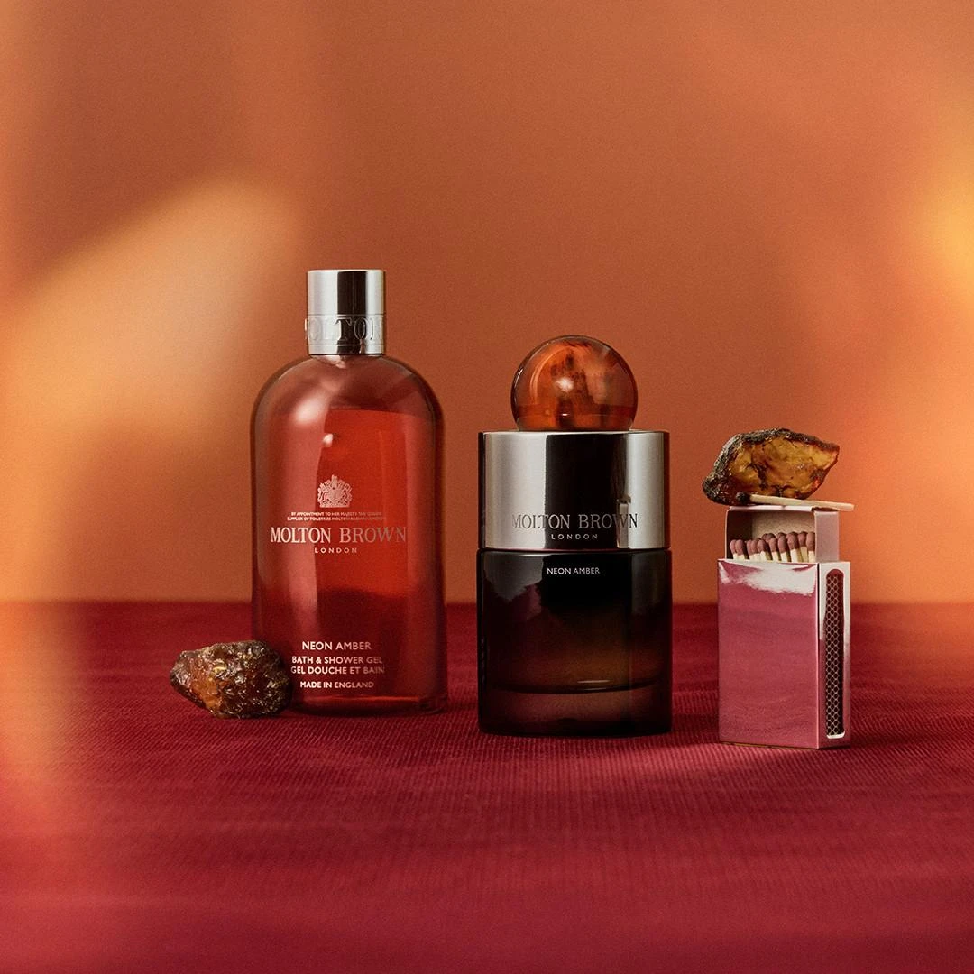 Molton Brown Neon Amber Bath & Shower Gel 300ml 3 Molton Brown Neon Amber Bath & Shower Gel 300ml – Image 3