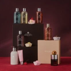 Molton Brown Delicious Rhubarb & Rose Hand Cream 40ml -Molton Brown NYD22104 uk Delicious Rhubarb Rose Hand Cream 40ml image 04