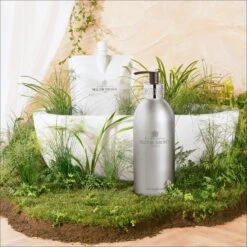 Molton Brown Fiery Pink Pepper Infinite Bottle Body Care Gift Set 9 Molton Brown Fiery Pink Pepper Infinite Bottle Body Care Gift Set -Molton Brown WBB1648 uk Fiery Pink Pepper Infinite Bottle Body Care Gift Set image 05