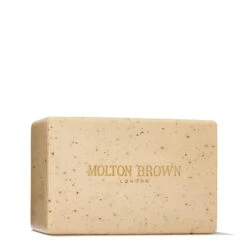 Molton Brown Men’s Grooming & Body Care Gift Set -Molton Brown WBB1703 uk Mens hydrator and Scrub bar set image 03